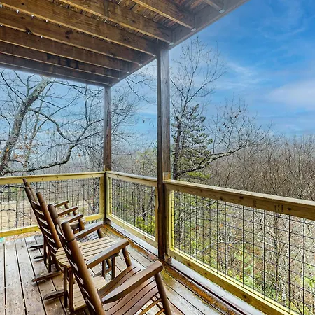 Above The Smokies Vila